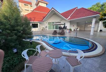                    6   6                       OK Hot home party has Balcony rooms