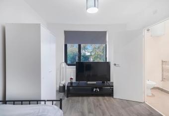 Sudbury heights Guest House allows 18 year olds to book a room