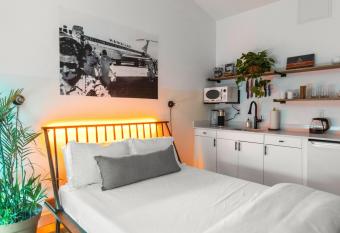 Scottsdale - 445 N Arizona Ave Unit 11 has rooms with a private hot tub