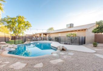 Scottsdale - 15035 N 54th St has rooms with a private hot tub