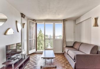 Le Grand Paris has Balcony rooms