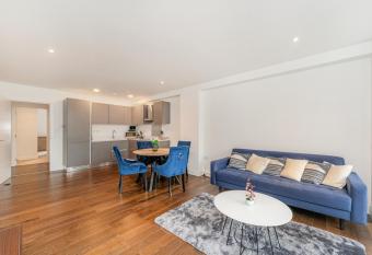 2 bed apartment near Little Britain Lake allows 18 year olds to book a room