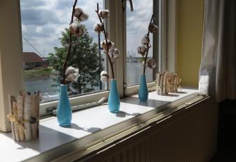 Zierikzee Appartement ZZ 41 B&B allows 18 year olds to book a room