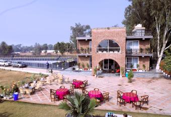 Ayaansh Resort- Westin Sohna Complex has Balcony rooms