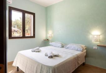 Villa Rosa has Balcony rooms