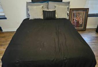 Cozy Private Room 2 with Extras allows 18 year olds to book a room