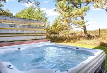 Blue Heron - Modern Chef Kitchen, Hot Tub near Beach has Balcony rooms