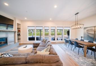 Gearhart Getaway - Gated Community Home w/ Hot Tub, Walk to Beach has Balcony rooms