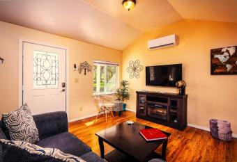 Three Rivers Cottages has Balcony rooms