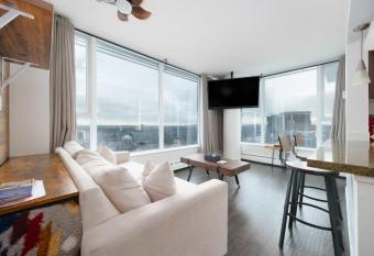 Sub-Penthouse Apartment with Jacuzzi Pool & Sauna has rooms with a private hot tub