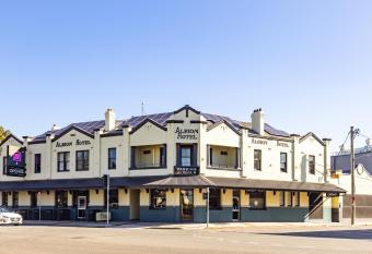 The Albion Hotel allows 18 year olds to book a room