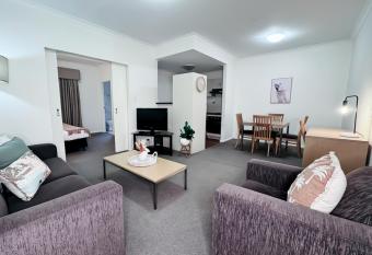 Cozy Corner has rooms with a private hot tub