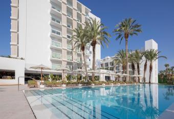 HM Ayron Park allows 18 year olds to book a room