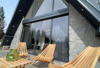 4seasons has Balcony rooms