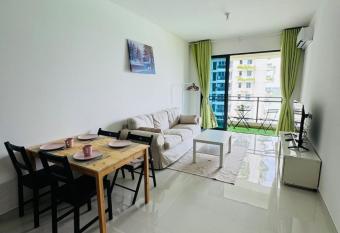 Seaview 2B1R condo forest city has Balcony rooms