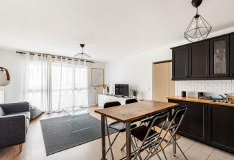 GuestReady - Chic Hideaway near Paris has Balcony rooms