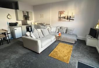 The Print Room, 1 Bedroom Ground Floor Apartment allows 18 year olds to book a room