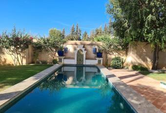 Andalusische Villa allows 18 year olds to book a room