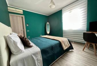 Milugi House has rooms with a private hot tub