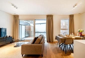 Jolie appartement haut standing Li  ge Guillemins has Balcony rooms