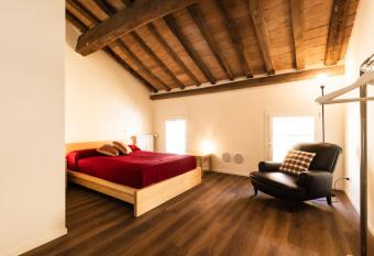 Blasmatorti Suite has Balcony rooms