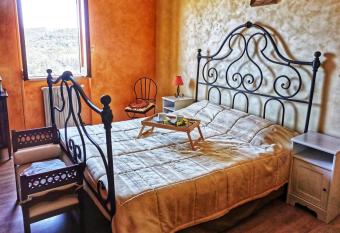 B&B Santa Vittoria has Balcony rooms