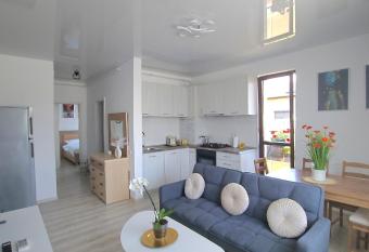 Cozy SoRaDa 2 apartment has Balcony rooms