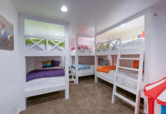 Fully loaded, 12 beds, cool bunk room, hot tub! has rooms with a private hot tub