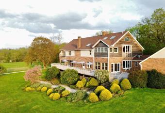Warner-Concord Farms Bed & Breakfast has Balcony rooms