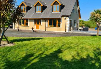castle Road House has Balcony rooms