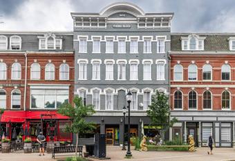 Dtwn Bangor, Historic Hotel, King Bed, Wifi, Roku Tv, Room # 403 allows 18 year olds to book a room