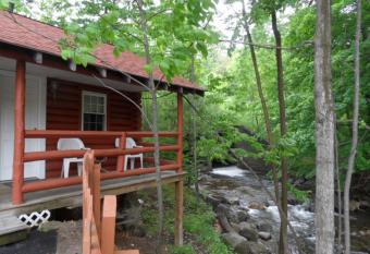 Seven Dwarfs Cabin - On The Brook Cabins has Balcony rooms