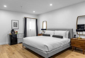 King Bed, Historic Dtwn Hotel, Fiber Internet, Room # 404 allows 18 year olds to book a room