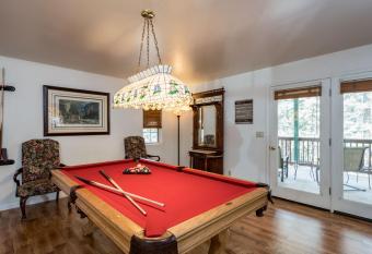 Lower Cascades has Balcony rooms