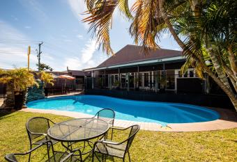 Hotel Settlers allows 18 year olds to book a room