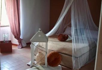 La soffitta di Megan allows 18 year olds to book a room