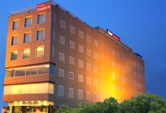 Hotel Sapphire allows 18 year olds to book a room