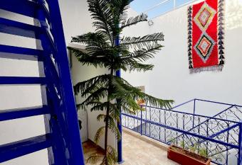 Couloirs de la M  dina allows 18 year olds to book a room