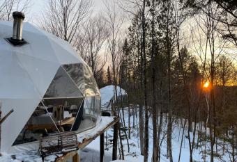La g  n  rale Sherman, le luxe sauvage avec vue et jacuzzi has Balcony rooms