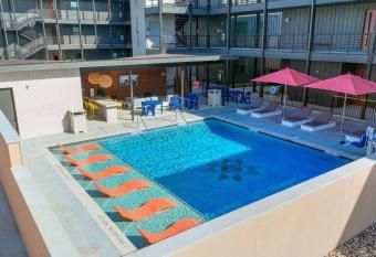 Luxury Condo in Prime Location (Pet-Friendly) allows 18 year olds to book a room