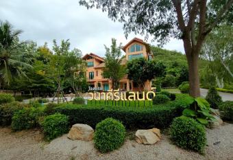 Vana Kiri Land has Balcony rooms