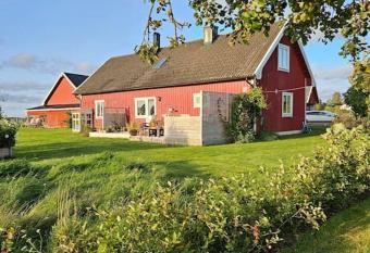 G  sthuset S  tuna has Balcony rooms