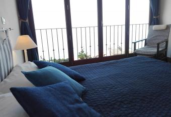 B&B Chianalea 54 allows 18 year olds to book a room