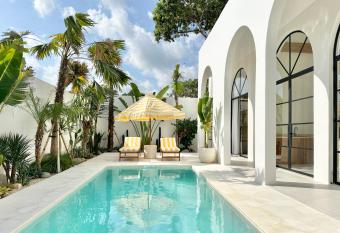 Dolce villas in Bingin allows 18 year olds to book a room