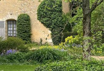 Le Manoir du Plessis allows 18 year olds to book a room