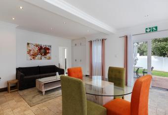 La Felicita Boutique Self Catering Villas has rooms with a private hot tub