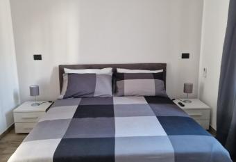 BARBERA-DOLCETTO has Balcony rooms