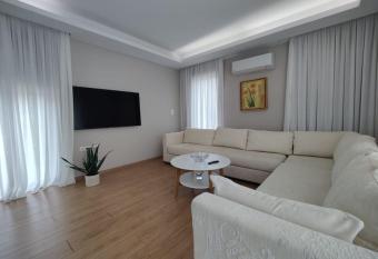 Peaceful Maisonette near Rafina has Balcony rooms