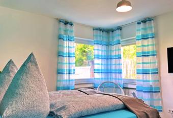 Garten-Blick-Baldeneysee has Balcony rooms