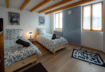 Appartement typique du centre historique allows 18 year olds to book a room